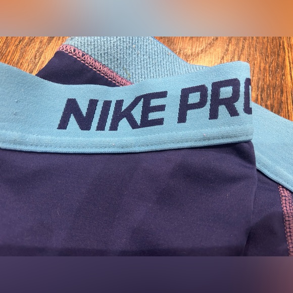 2 Pairs of Nike Pros - Picture 8 of 9